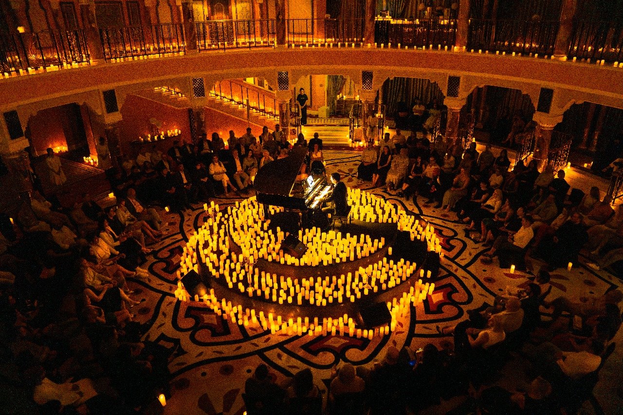 Candlelight® تنطلق في أكادير بحفلات موسيقية ساحرة على ضفاف البحر