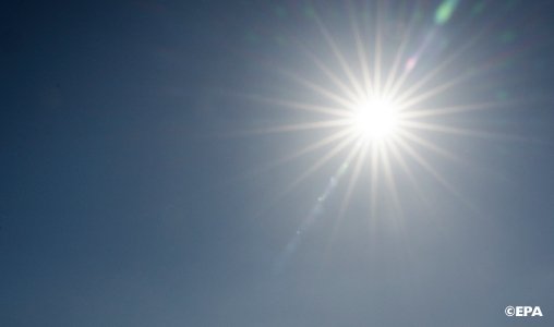 توقعات أحوال الطقس بالمغرب ليوم الاثنين: زخات رعدية محلية وتقلبات في درجات الحرارة